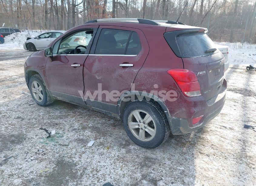 Photo 3 of 2017 Chevrolet Trax LT (VIN 3GNCJPSB1HL172335)