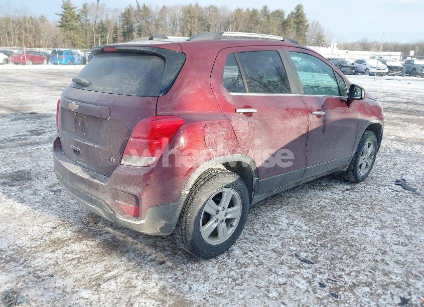 Photo 4 of 2017 Chevrolet Trax LT (VIN 3GNCJPSB1HL172335)