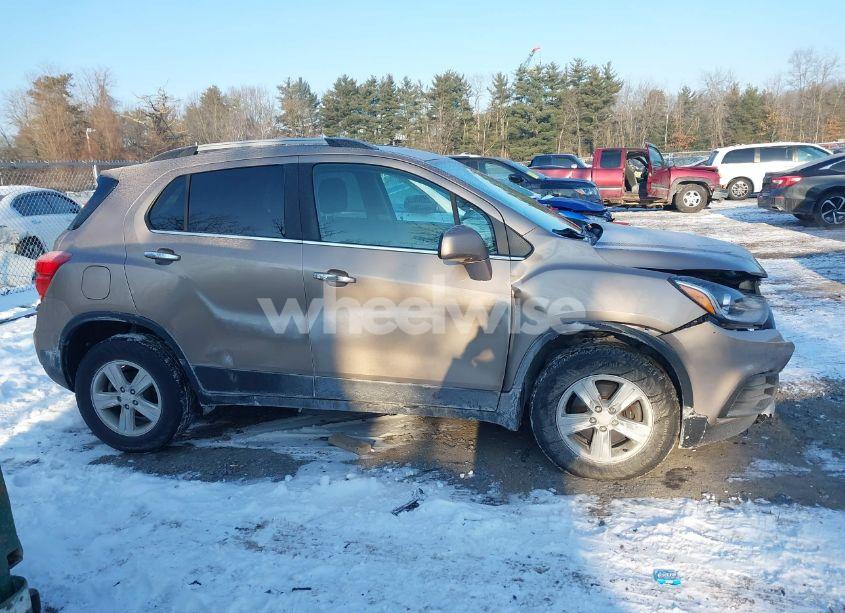 Photo 13 of 2018 Chevrolet Trax LT (VIN 3GNCJPSB1JL204447)