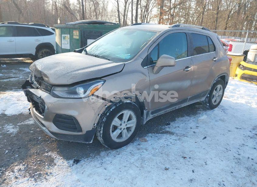 Photo 2 of 2018 Chevrolet Trax LT (VIN 3GNCJPSB1JL204447)