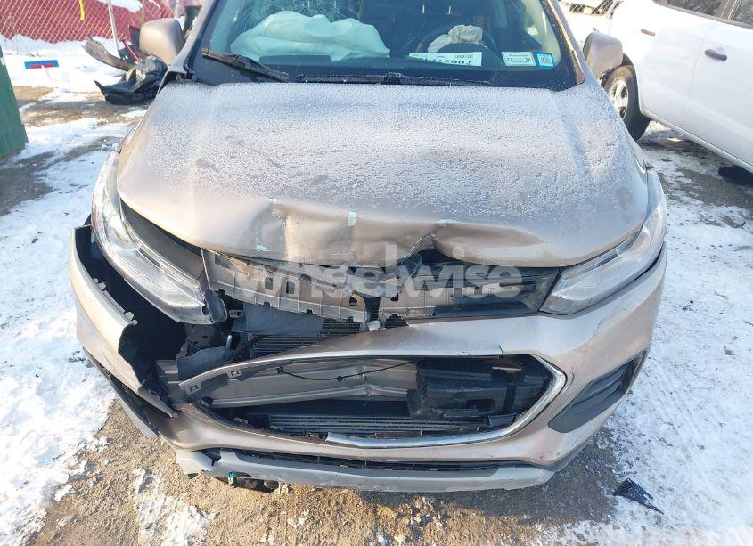 Photo 6 of 2018 Chevrolet Trax LT (VIN 3GNCJPSB1JL204447)