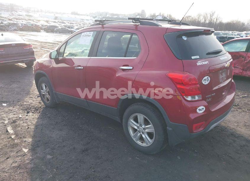 Photo 3 of 2018 Chevrolet Trax LT (VIN 3GNCJPSB1JL380558)