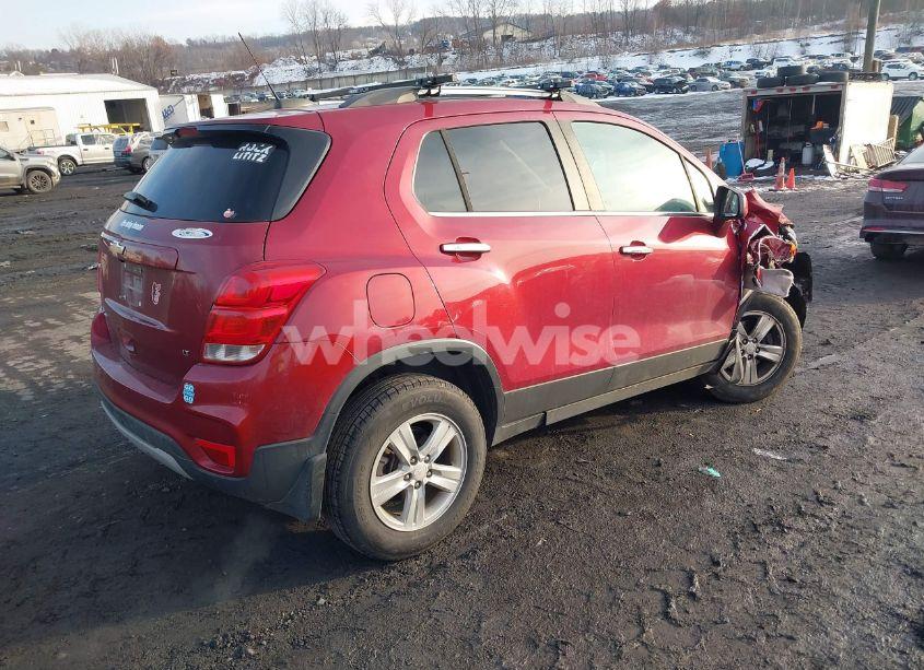 Photo 4 of 2018 Chevrolet Trax LT (VIN 3GNCJPSB1JL380558)