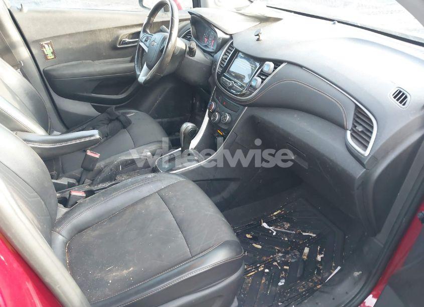 Photo 5 of 2018 Chevrolet Trax LT (VIN 3GNCJPSB1JL380558)