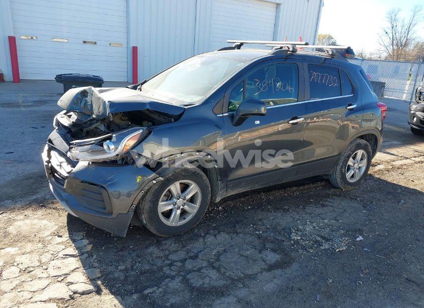 Photo 2 of 2018 Chevrolet Trax LT (VIN 3GNCJPSB1JL384206)