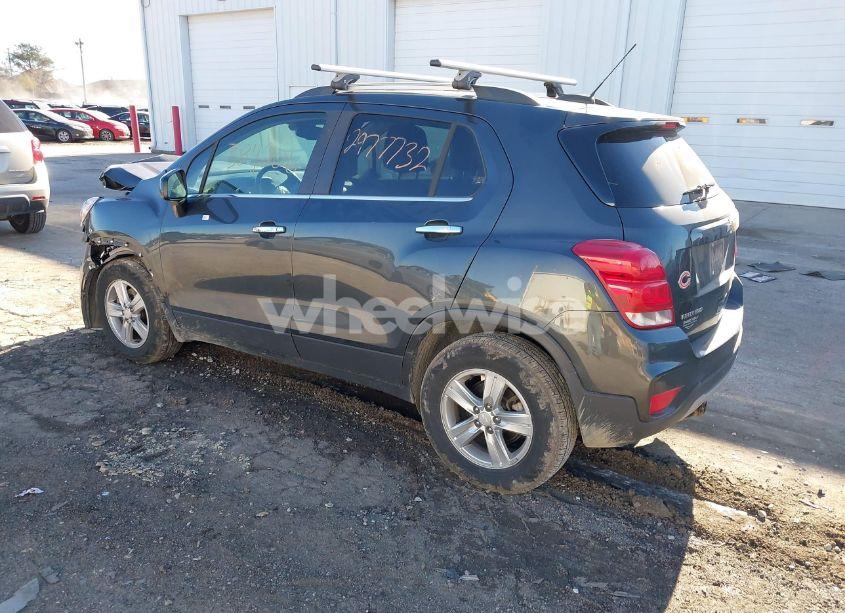 Photo 3 of 2018 Chevrolet Trax LT (VIN 3GNCJPSB1JL384206)
