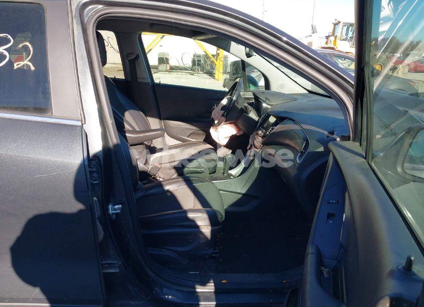 Photo 5 of 2018 Chevrolet Trax LT (VIN 3GNCJPSB1JL384206)