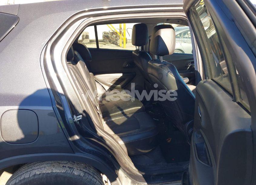 Photo 8 of 2018 Chevrolet Trax LT (VIN 3GNCJPSB1JL384206)