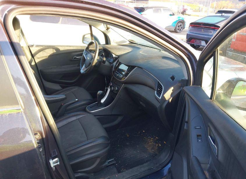 Photo 5 of 2019 Chevrolet Trax LT (VIN 3GNCJPSB1KL154151)