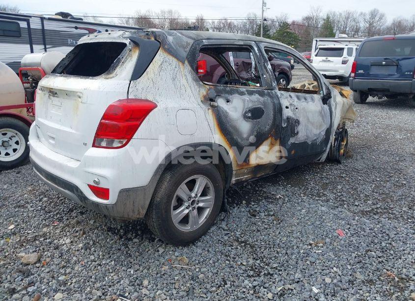 Photo 4 of 2019 Chevrolet Trax LT (VIN 3GNCJPSB1KL219211)