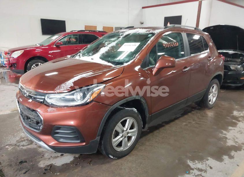 Photo 2 of 2019 Chevrolet Trax LT (VIN 3GNCJPSB1KL237028)