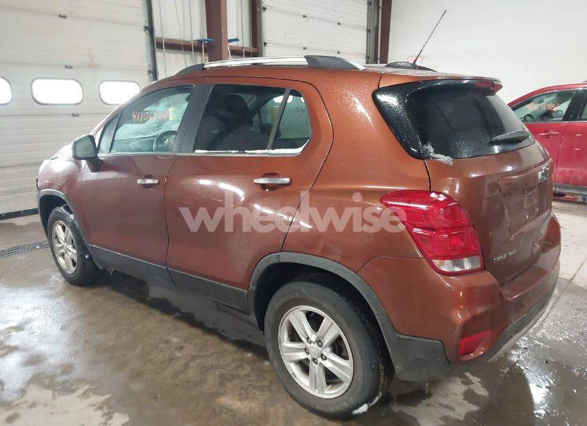 Photo 3 of 2019 Chevrolet Trax LT (VIN 3GNCJPSB1KL237028)