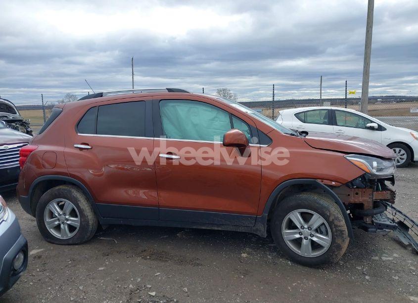 Photo 13 of 2019 Chevrolet Trax LT (VIN 3GNCJPSB1KL250992)