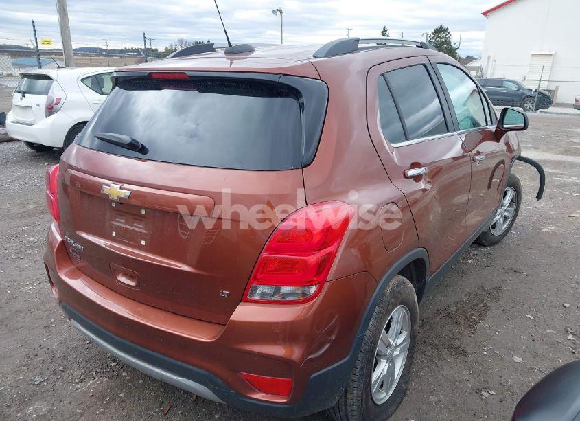 Photo 4 of 2019 Chevrolet Trax LT (VIN 3GNCJPSB1KL250992)
