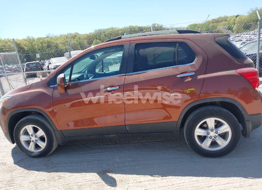 Photo 14 of 2019 Chevrolet Trax LT (VIN 3GNCJPSB1KL276945)
