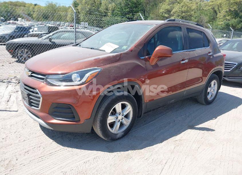 Photo 2 of 2019 Chevrolet Trax LT (VIN 3GNCJPSB1KL276945)
