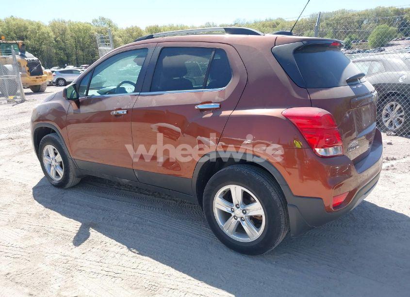 Photo 3 of 2019 Chevrolet Trax LT (VIN 3GNCJPSB1KL276945)