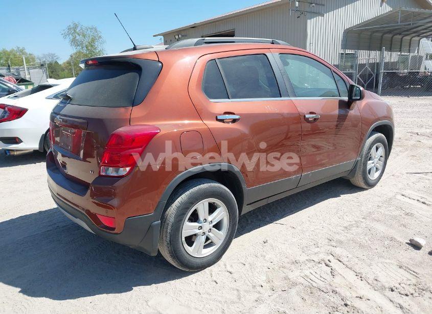 Photo 4 of 2019 Chevrolet Trax LT (VIN 3GNCJPSB1KL276945)