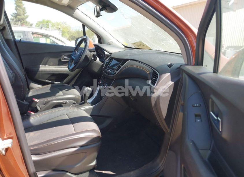 Photo 5 of 2019 Chevrolet Trax LT (VIN 3GNCJPSB1KL276945)