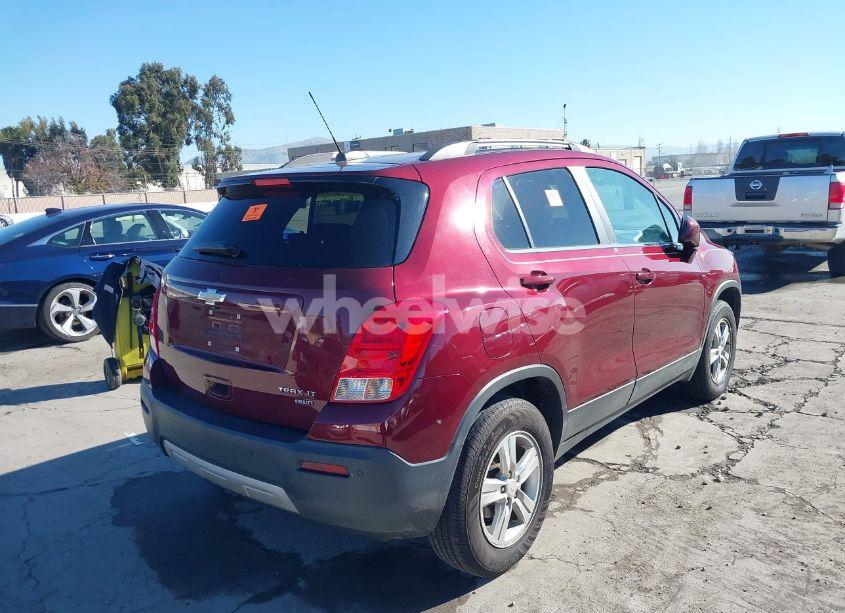 Photo 4 of 2016 Chevrolet Trax LT (VIN 3GNCJPSB2GL237398)