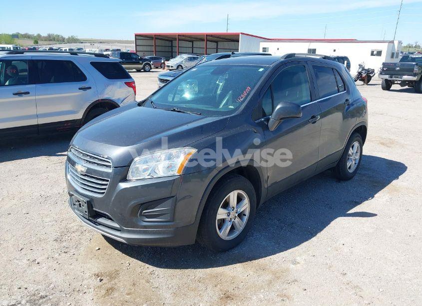 Photo 2 of 2016 Chevrolet Trax LT (VIN 3GNCJPSB2GL244724)