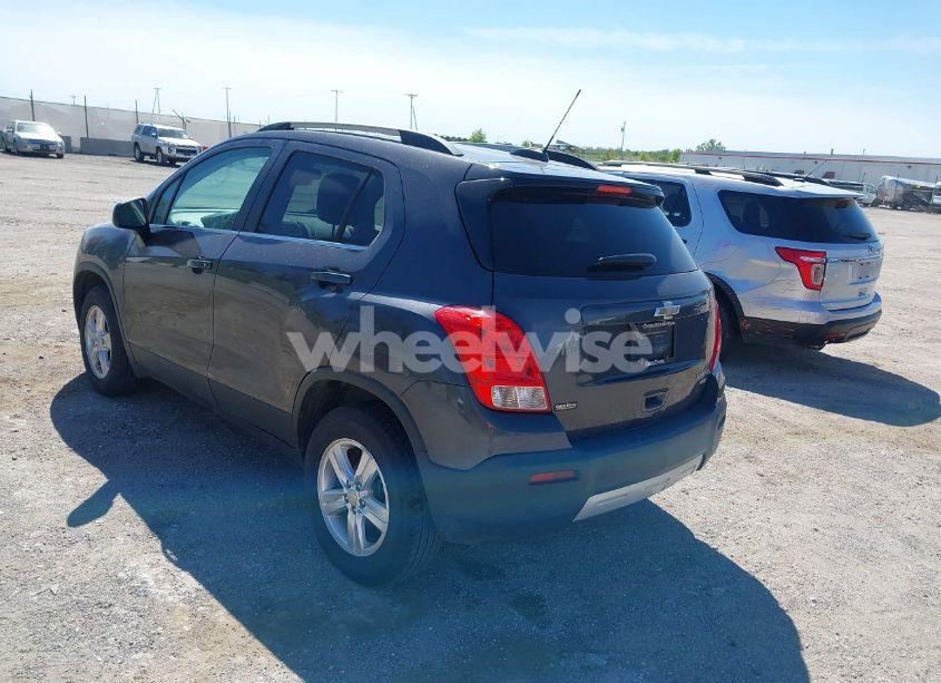 Photo 3 of 2016 Chevrolet Trax LT (VIN 3GNCJPSB2GL244724)
