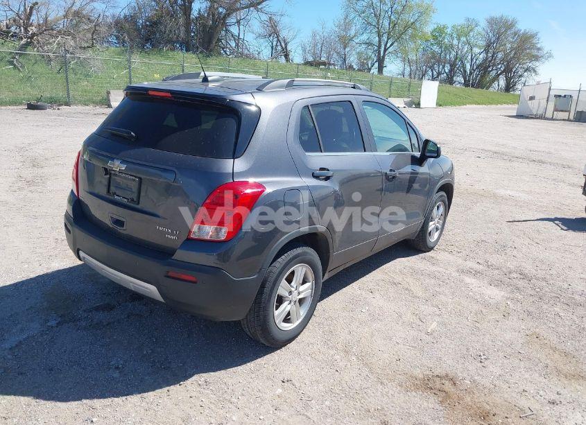 Photo 4 of 2016 Chevrolet Trax LT (VIN 3GNCJPSB2GL244724)