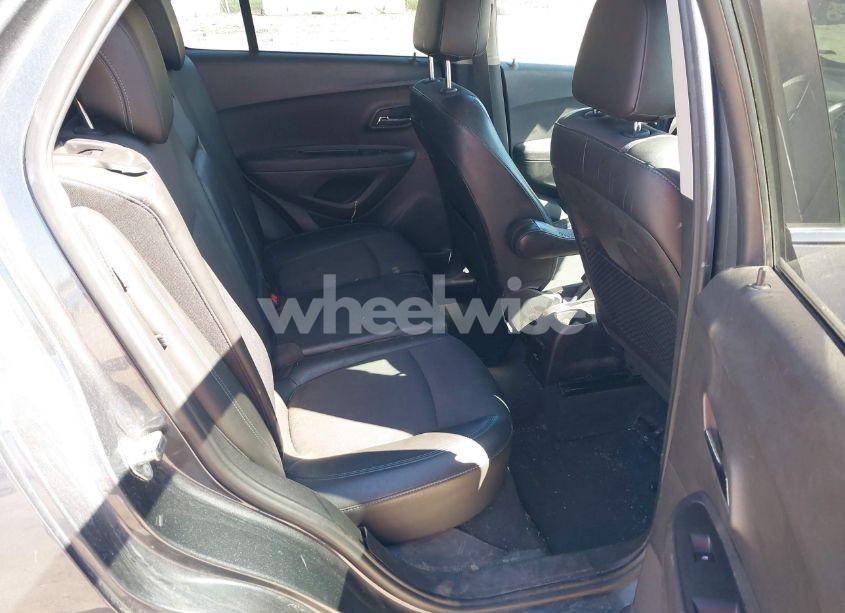 Photo 8 of 2016 Chevrolet Trax LT (VIN 3GNCJPSB2GL244724)