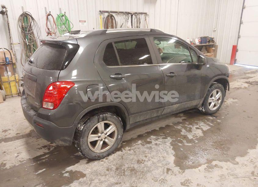 Photo 4 of 2016 Chevrolet Trax LT (VIN 3GNCJPSB2GL276962)