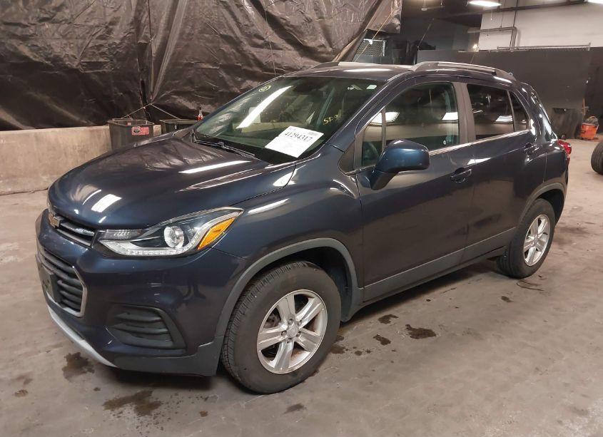 Photo 2 of 2018 Chevrolet Trax LT (VIN 3GNCJPSB2JL285653)