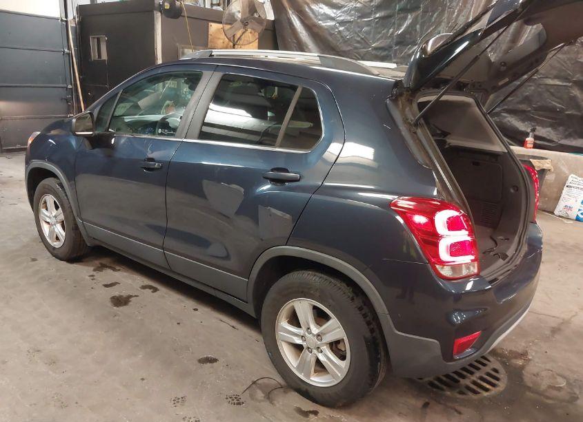 Photo 3 of 2018 Chevrolet Trax LT (VIN 3GNCJPSB2JL285653)