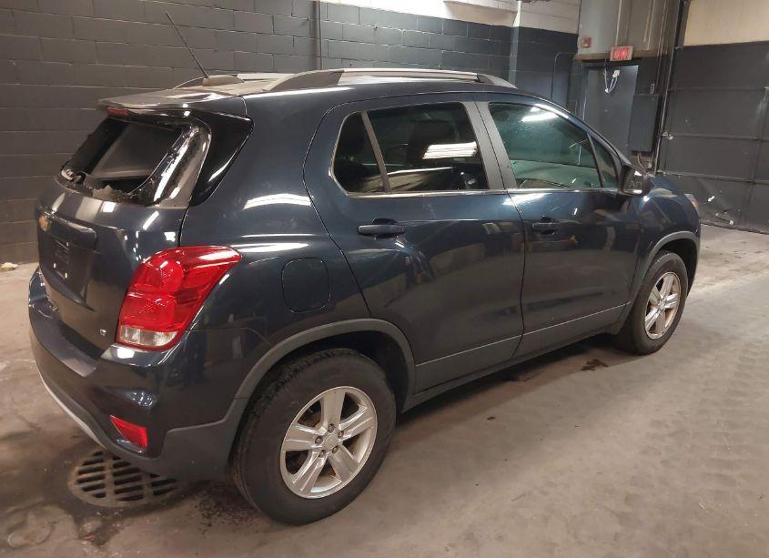 Photo 4 of 2018 Chevrolet Trax LT (VIN 3GNCJPSB2JL285653)