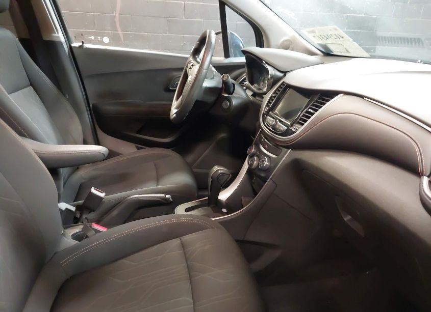 Photo 5 of 2018 Chevrolet Trax LT (VIN 3GNCJPSB2JL285653)