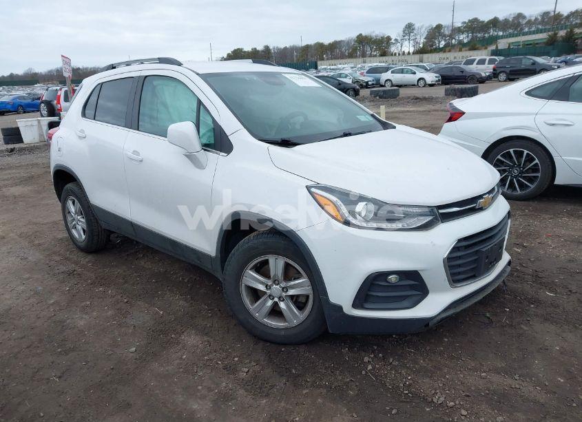 2018 Chevrolet Trax LT (VIN 3GNCJPSB2JL339632) main photo