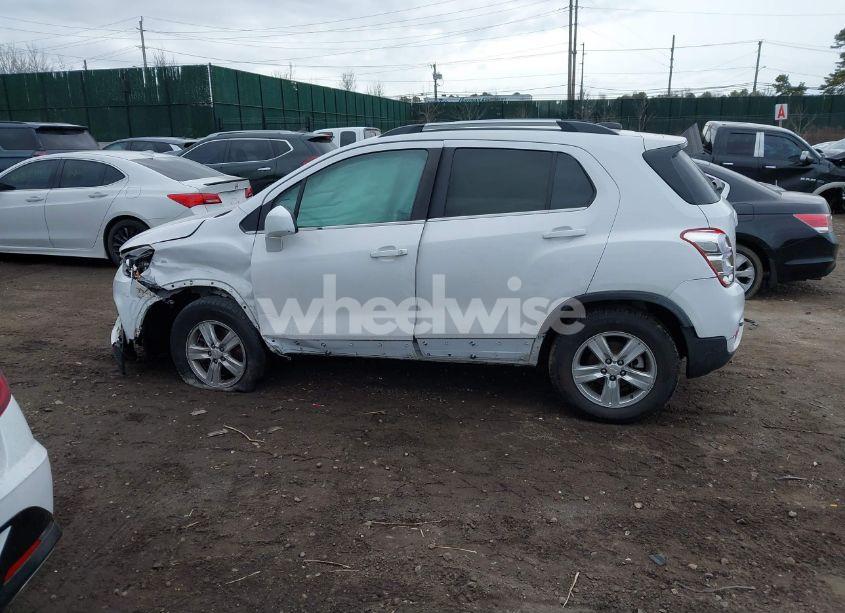 Photo 15 of 2018 Chevrolet Trax LT (VIN 3GNCJPSB2JL339632)