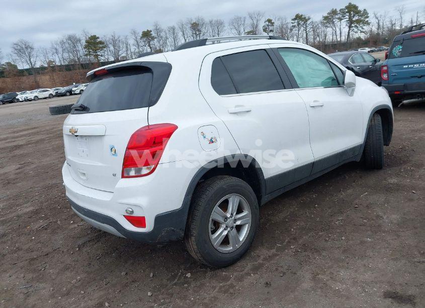 Photo 4 of 2018 Chevrolet Trax LT (VIN 3GNCJPSB2JL339632)