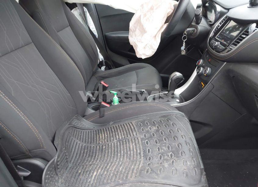 Photo 5 of 2018 Chevrolet Trax LT (VIN 3GNCJPSB2JL339632)