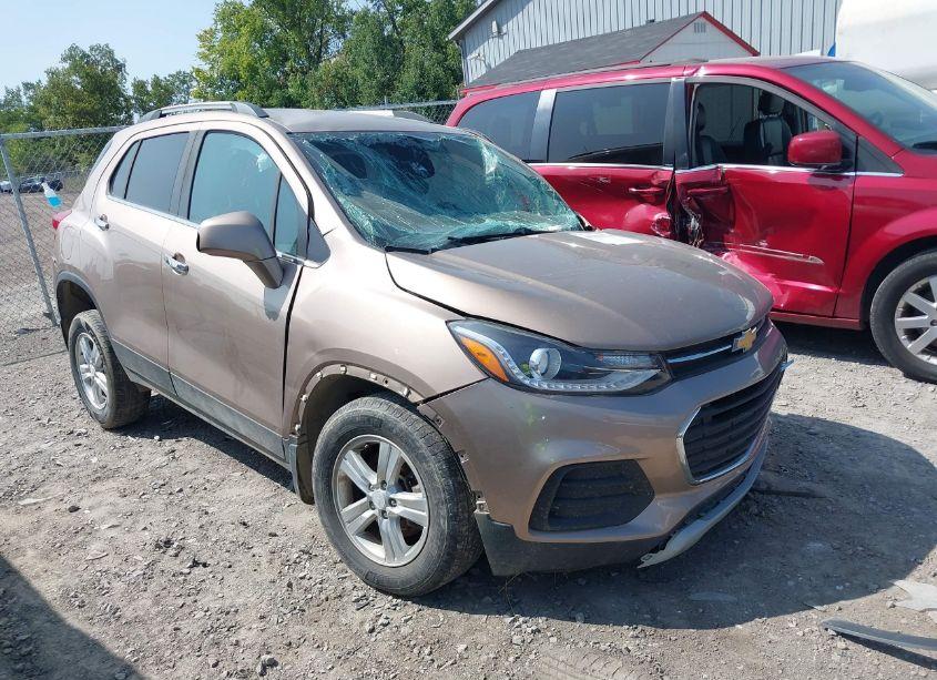 2018 Chevrolet Trax LT (VIN 3GNCJPSB2JL417729) main photo
