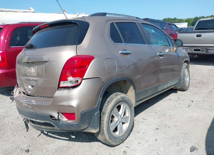 Photo 4 of 2018 Chevrolet Trax LT (VIN 3GNCJPSB2JL417729)