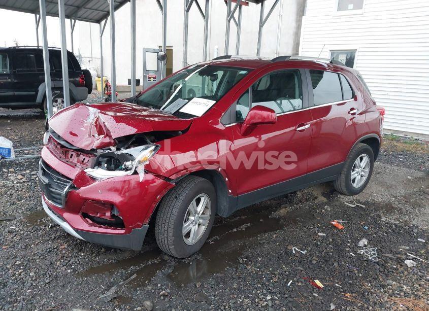 Photo 2 of 2019 Chevrolet Trax LT (VIN 3GNCJPSB2KL175848)