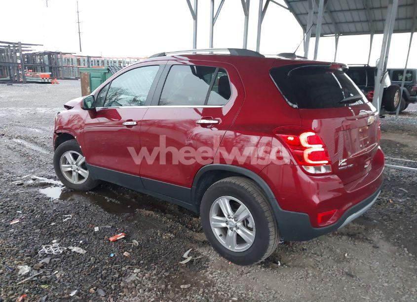 Photo 3 of 2019 Chevrolet Trax LT (VIN 3GNCJPSB2KL175848)