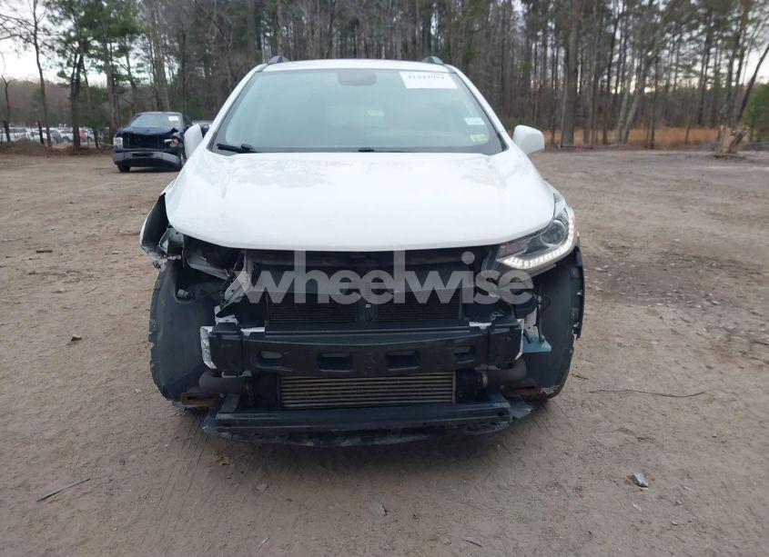 Photo 12 of 2019 Chevrolet Trax LT (VIN 3GNCJPSB2KL212672)