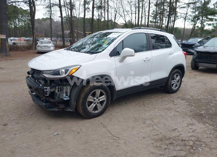 Photo 2 of 2019 Chevrolet Trax LT (VIN 3GNCJPSB2KL212672)