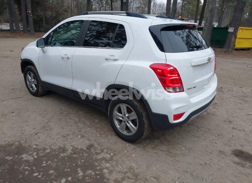 Photo 3 of 2019 Chevrolet Trax LT (VIN 3GNCJPSB2KL212672)