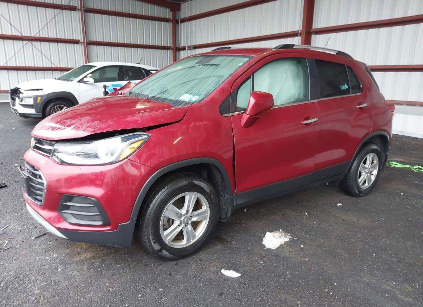 Photo 2 of 2019 Chevrolet Trax LT (VIN 3GNCJPSB2KL258616)