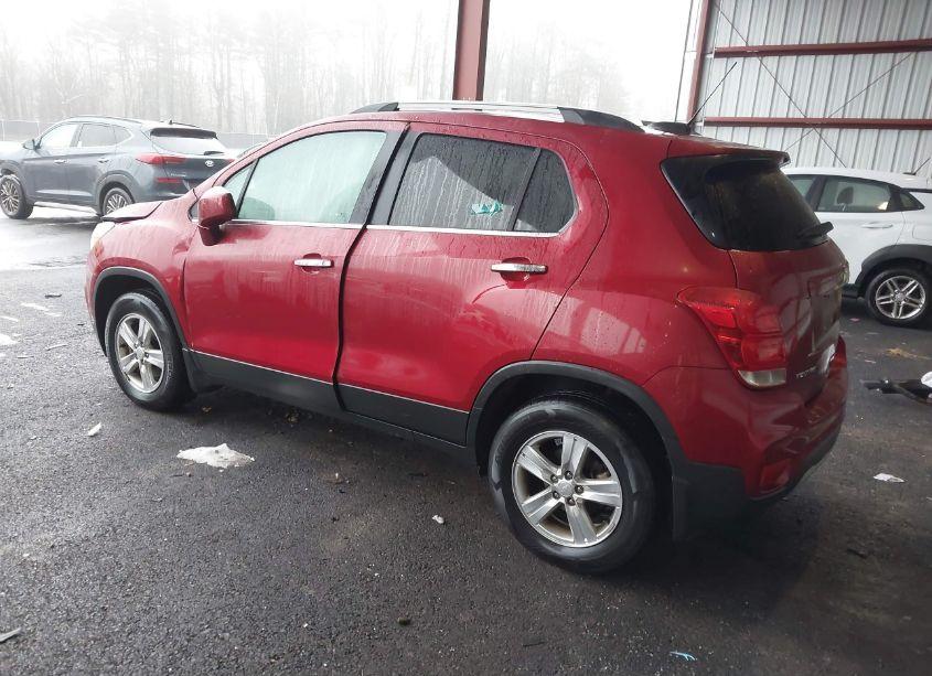 Photo 3 of 2019 Chevrolet Trax LT (VIN 3GNCJPSB2KL258616)