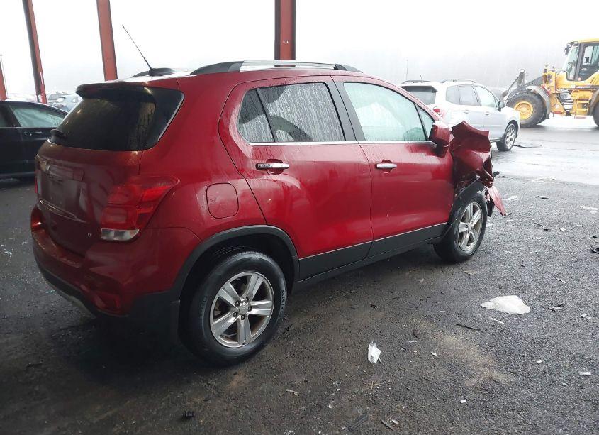 Photo 4 of 2019 Chevrolet Trax LT (VIN 3GNCJPSB2KL258616)
