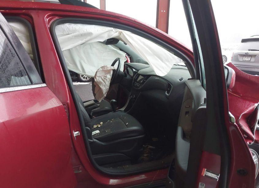 Photo 5 of 2019 Chevrolet Trax LT (VIN 3GNCJPSB2KL258616)