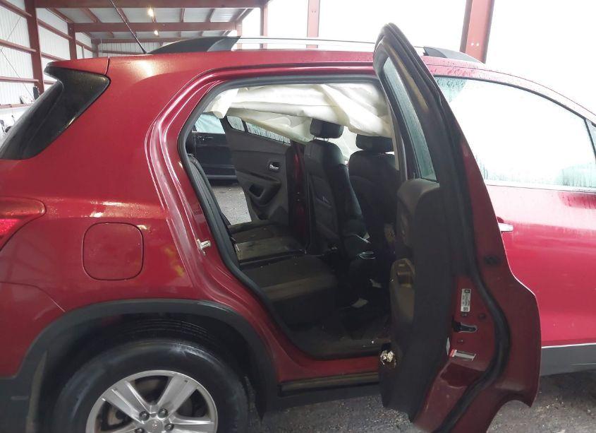 Photo 8 of 2019 Chevrolet Trax LT (VIN 3GNCJPSB2KL258616)