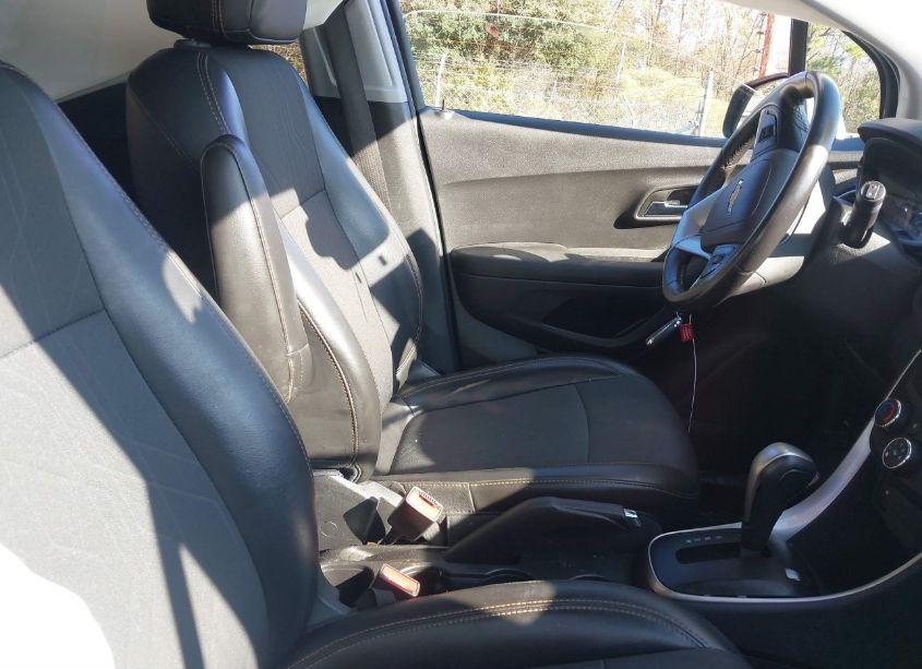 Photo 5 of 2020 Chevrolet Trax AWD LT (VIN 3GNCJPSB2LL258133)